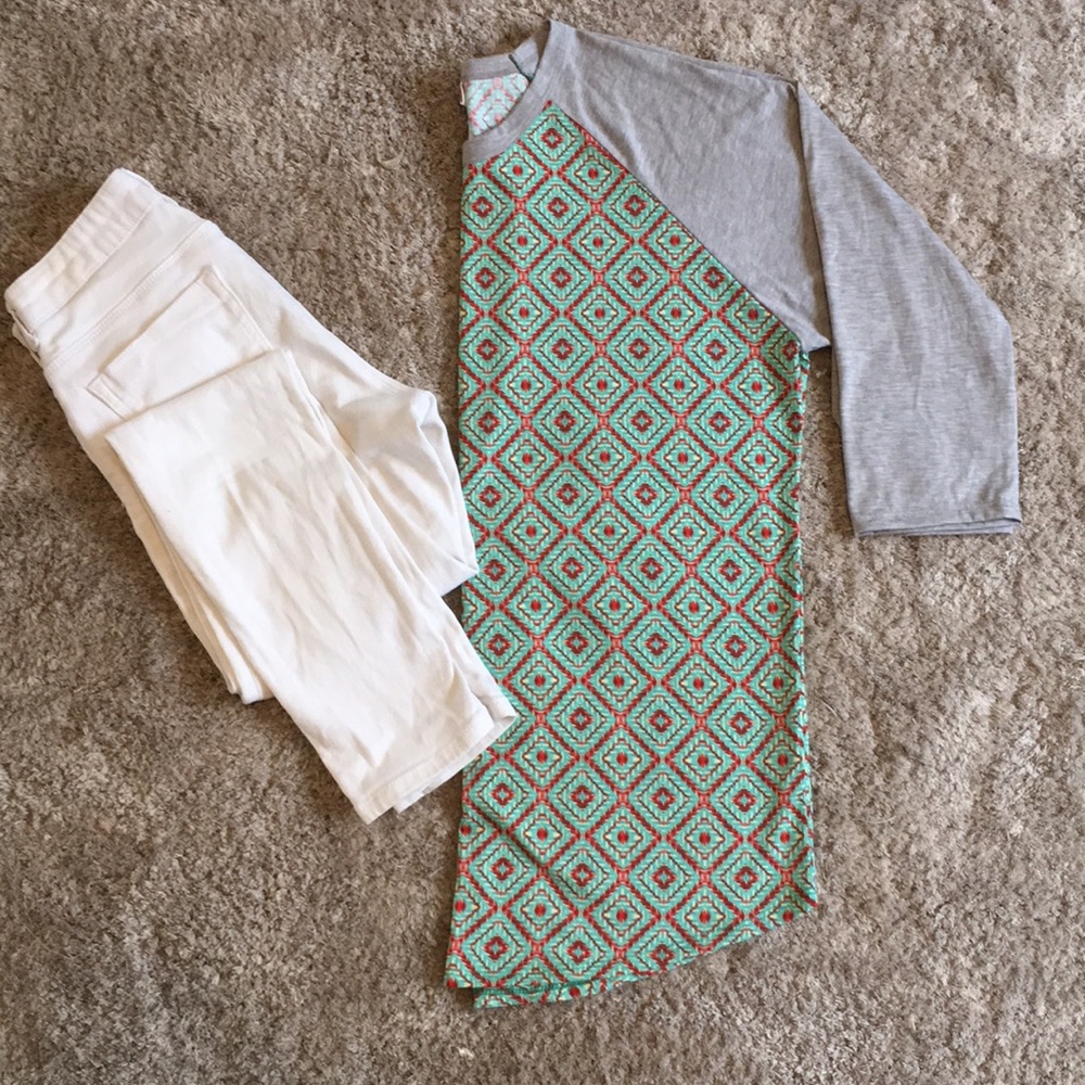 🌟SALE LuLaRoe 3/4 sleeve patterned top, XL